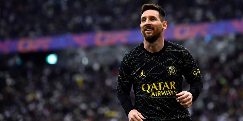 Messi cán mốc 700 bàn lập thành tích mới 