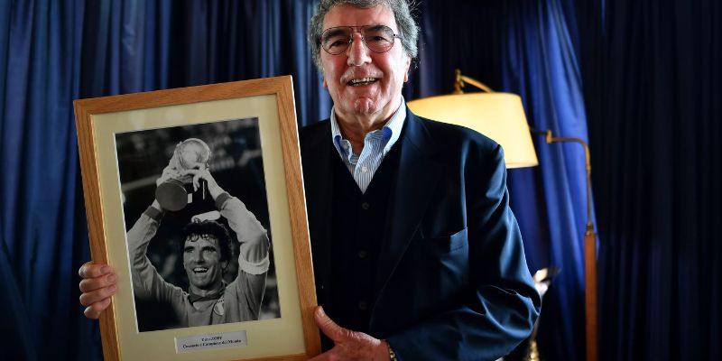 Sự nghiệp thi đấu quốc tế của Dino Zoff ra sao?